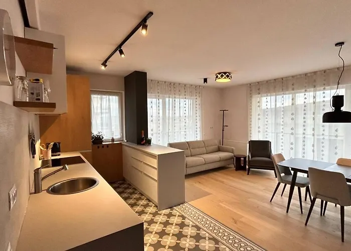 The Comfy Nest - Parking, King Size Bed, Smart Tv