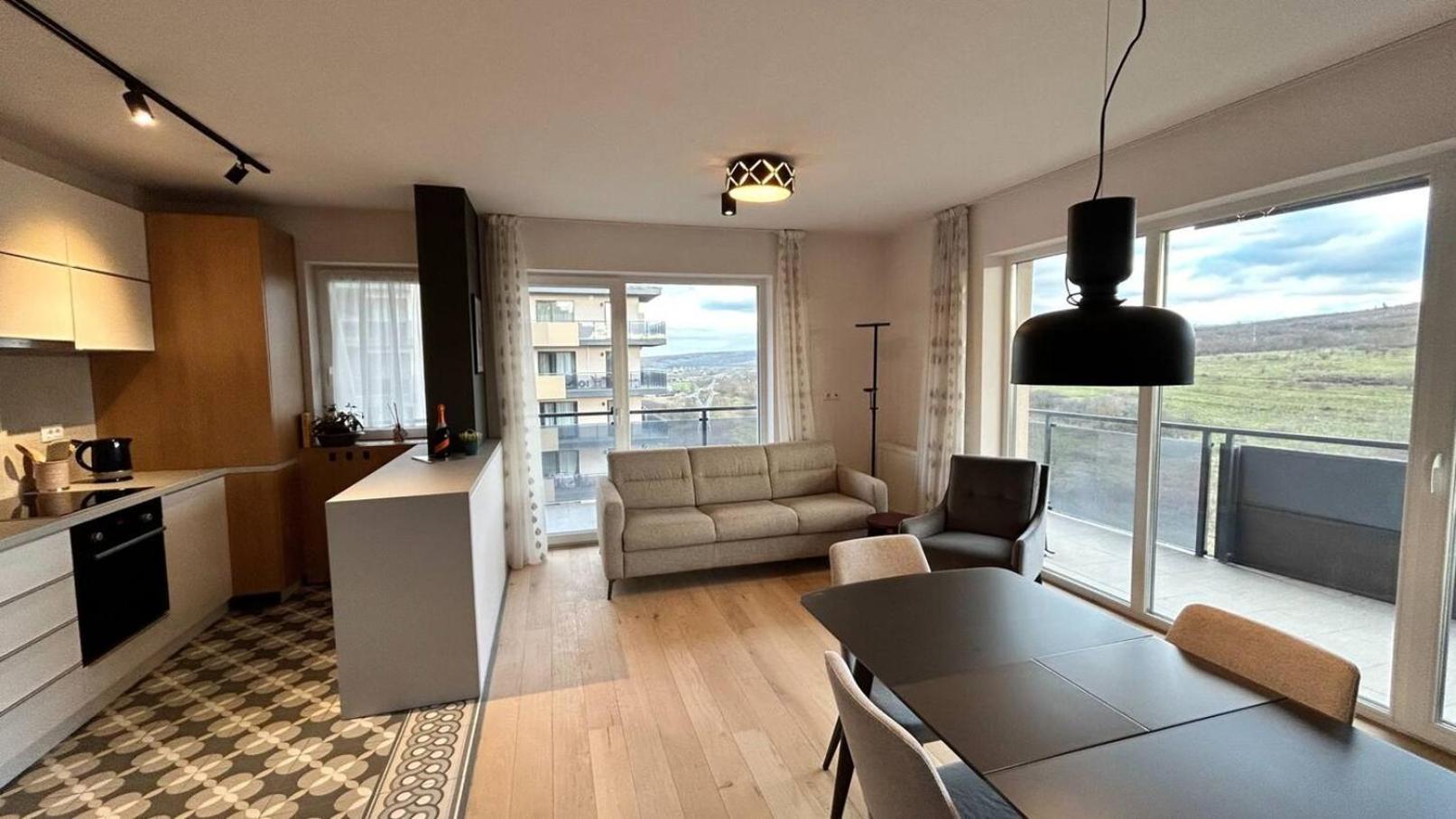 The Comfy Nest - Parking, King Size Bed, Smart Tv *
