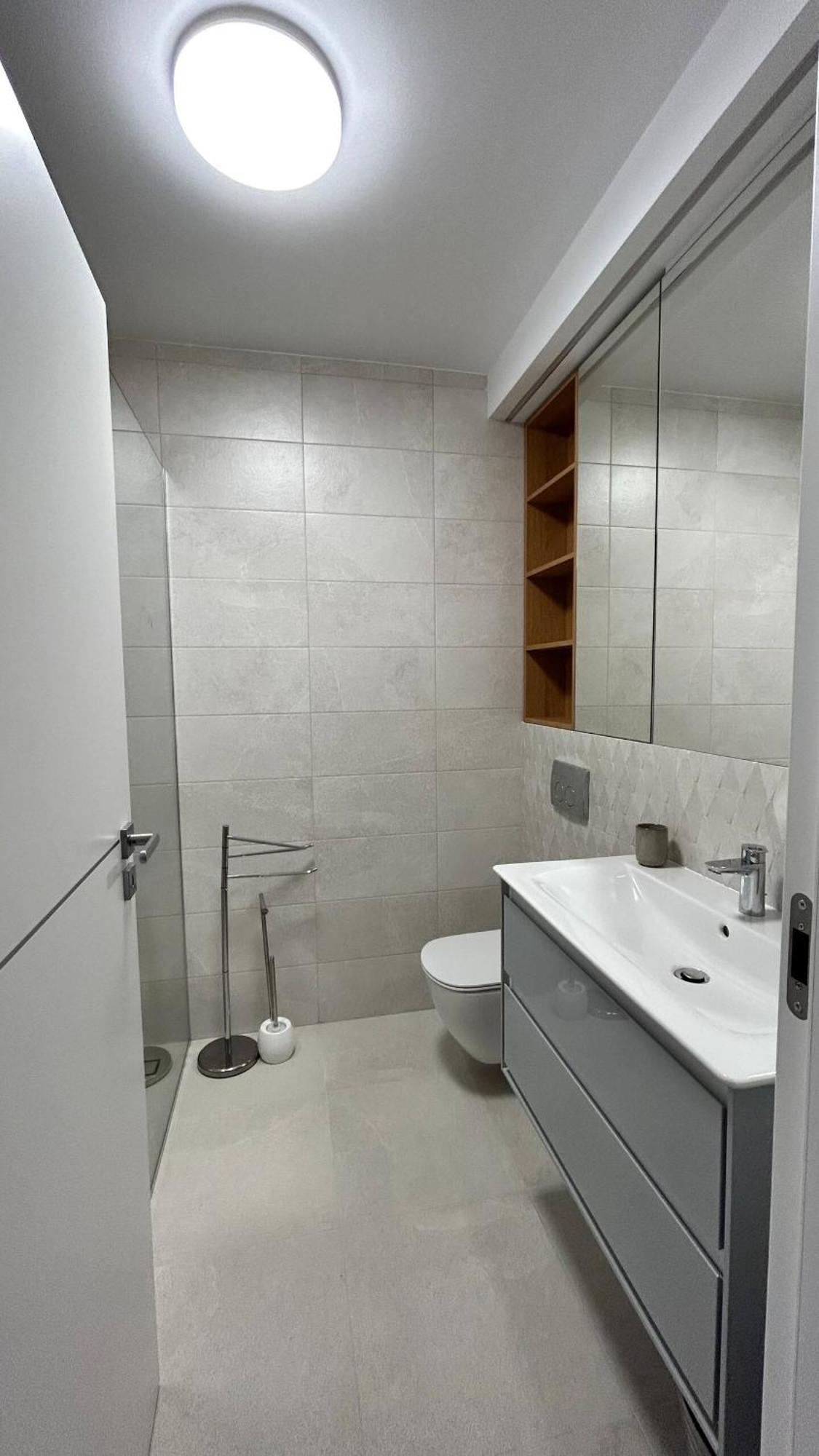 The Comfy Nest - Parking, King Size Bed, Smart Tv * Cluj-Napoca