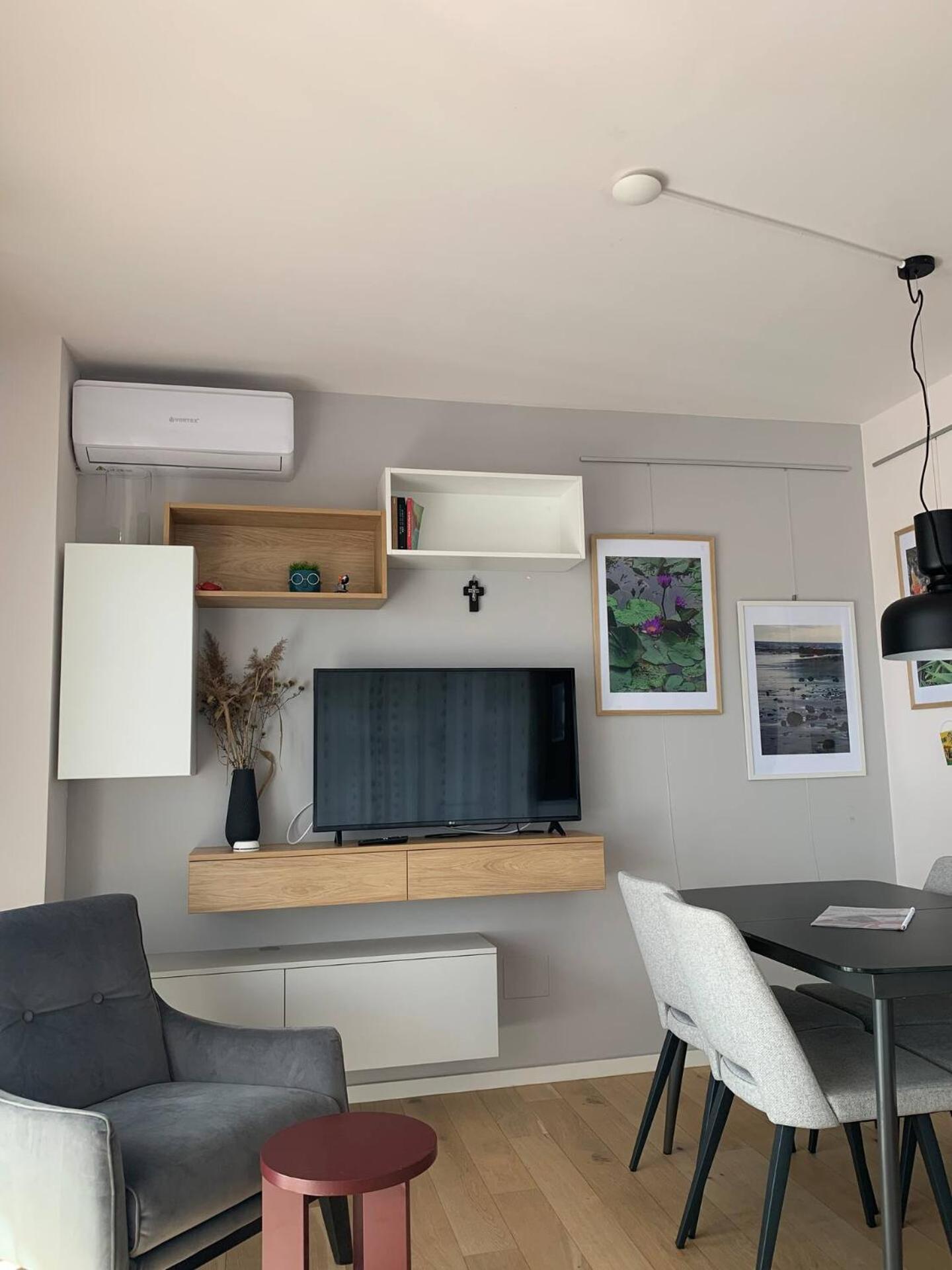 The Comfy Nest - Parking, King Size Bed, Smart Tv