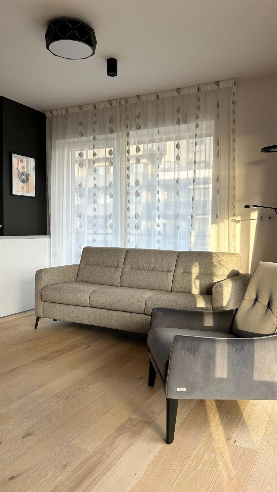 The Comfy Nest - Parking, King Size Bed, Smart Tv Apartment *