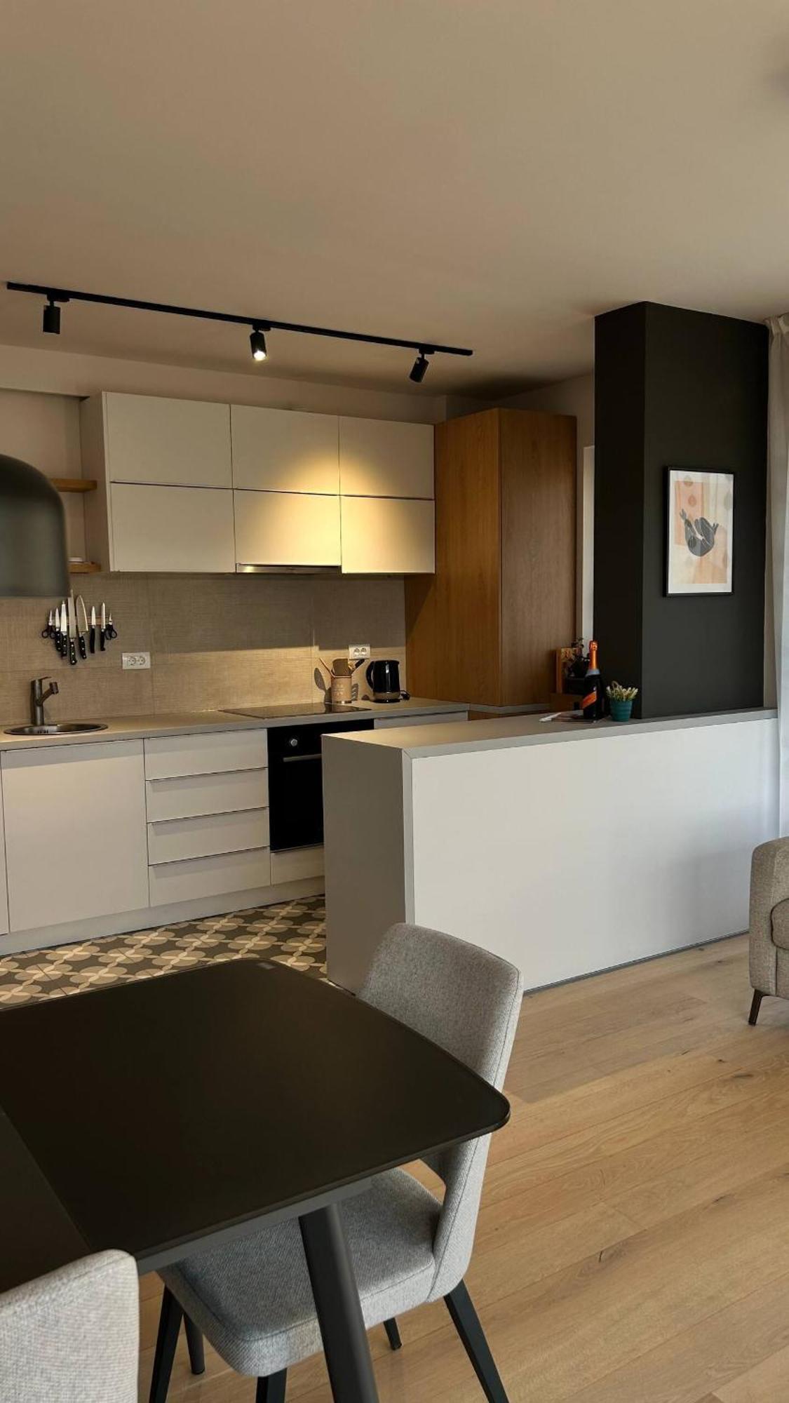 The Comfy Nest - Parking, King Size Bed, Smart Tv *