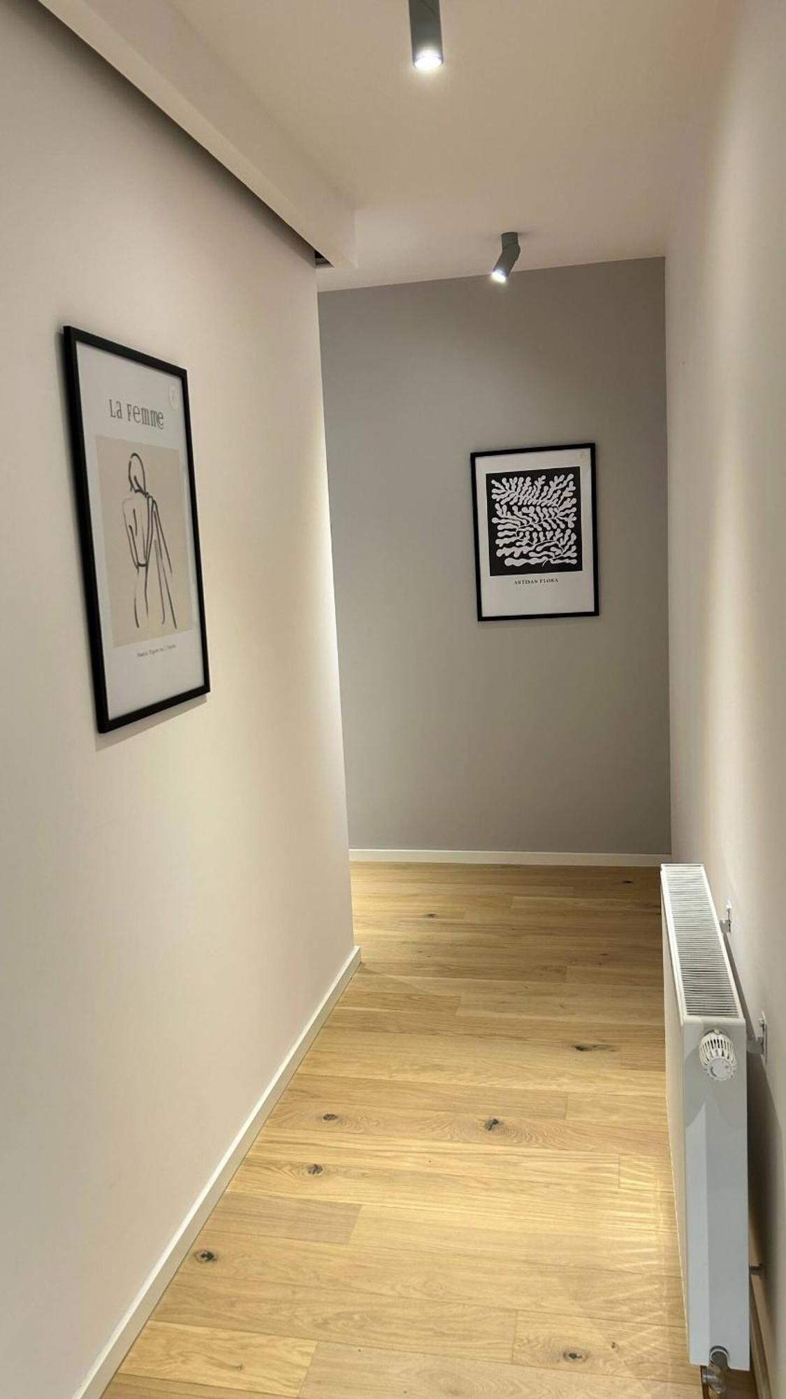 The Comfy Nest - Parking, King Size Bed, Smart Tv Apartment *