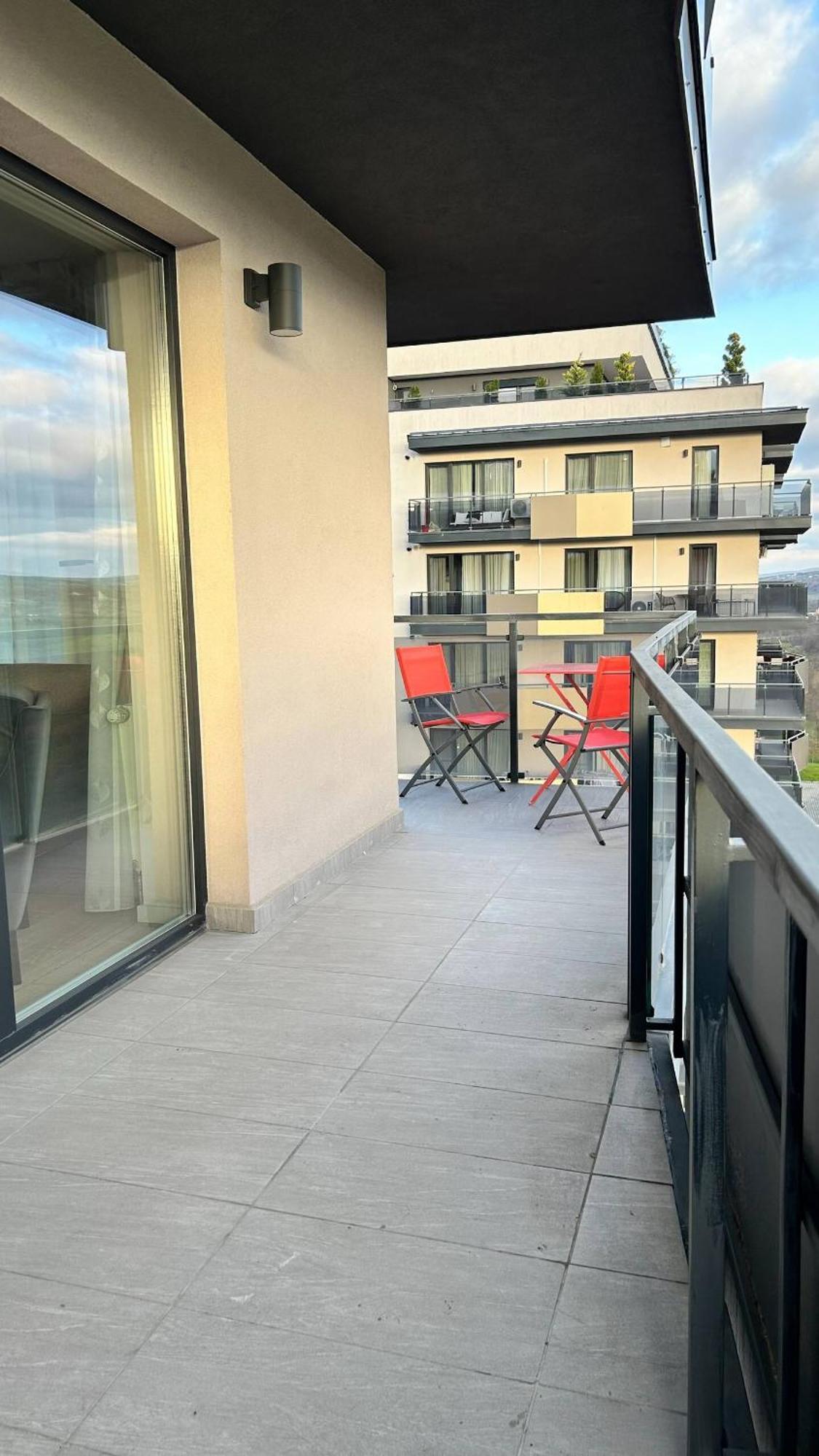 The Comfy Nest - Parking, King Size Bed, Smart Tv Apartment
